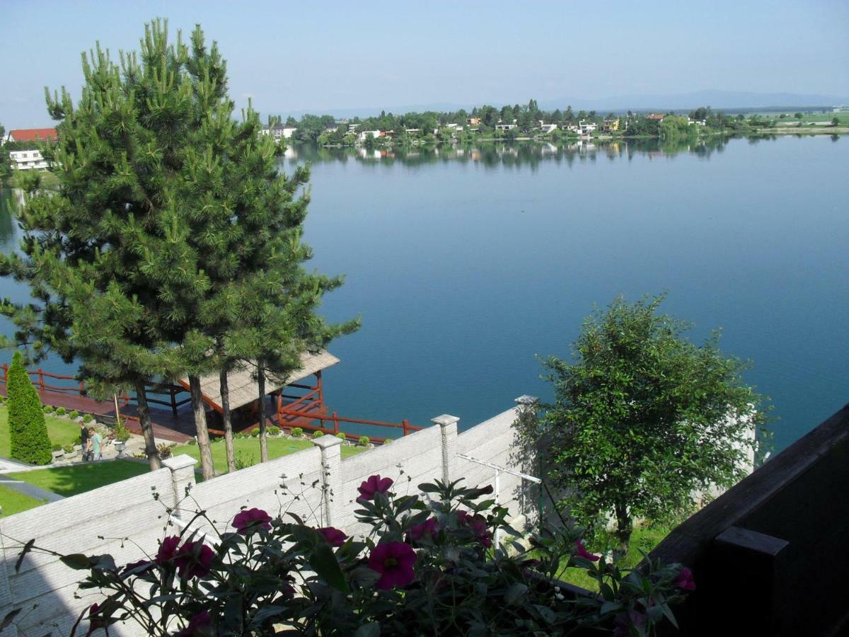 Hotel Fortuna Senec Exterior foto